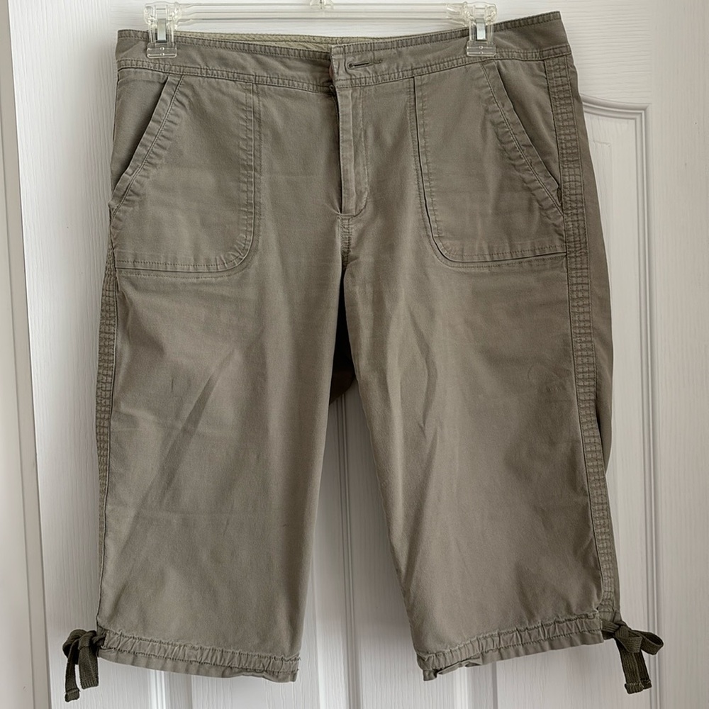 Dockers khaki capris -size 12